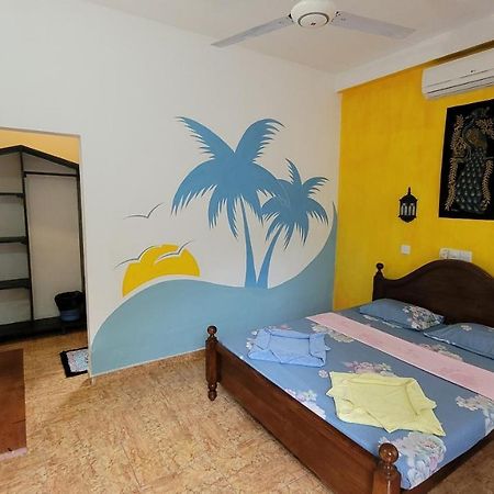 Malika'S Yellow House Hikkaduwa Kültér fotó