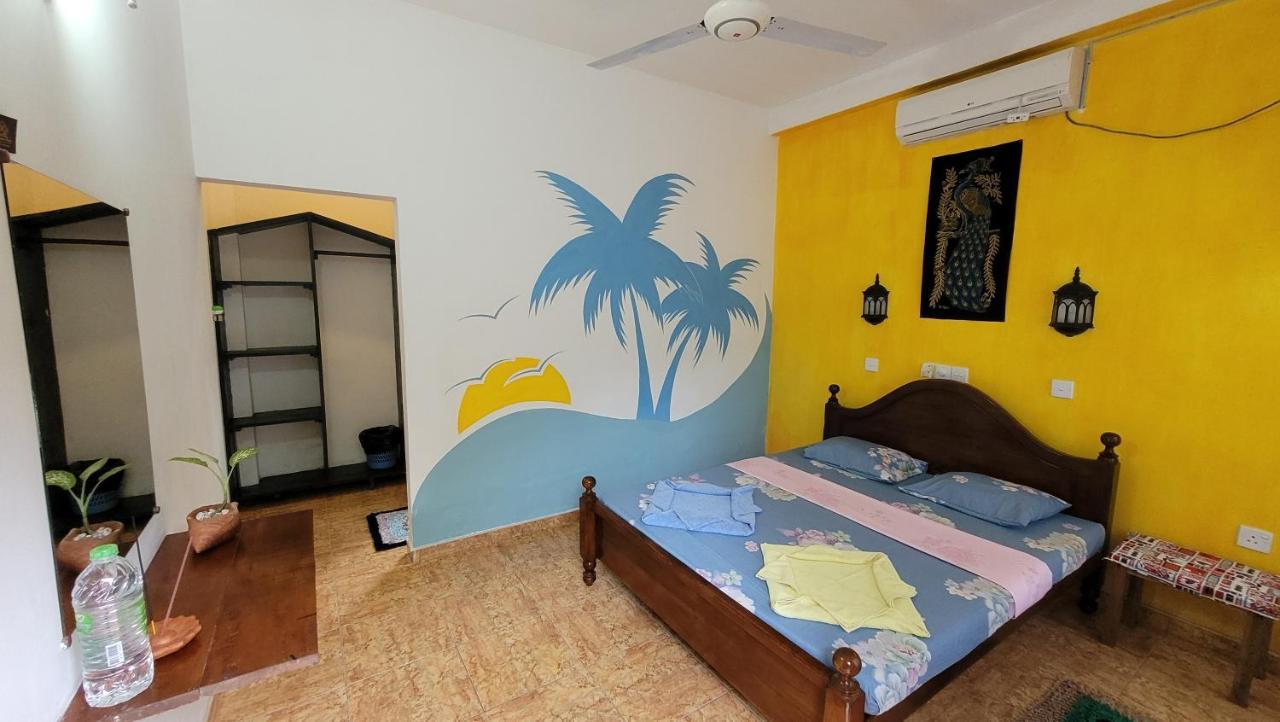 Malika'S Yellow House Hikkaduwa Kültér fotó
